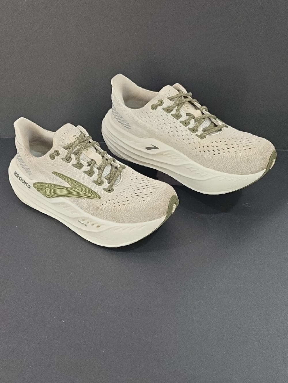 Brooks Glycerin MAX Mens Running Shoes in Cream and Olive Size 9.5 D - Picture 2 of 12